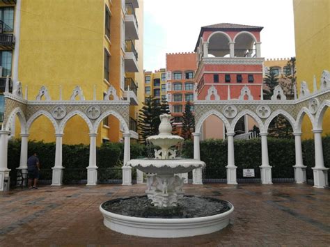 venetian poseidon pool hotel
